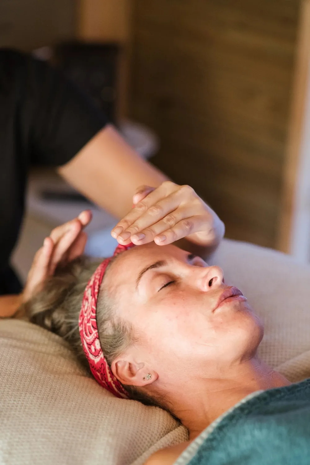 Courtney performing a focused soft-tissue treatment